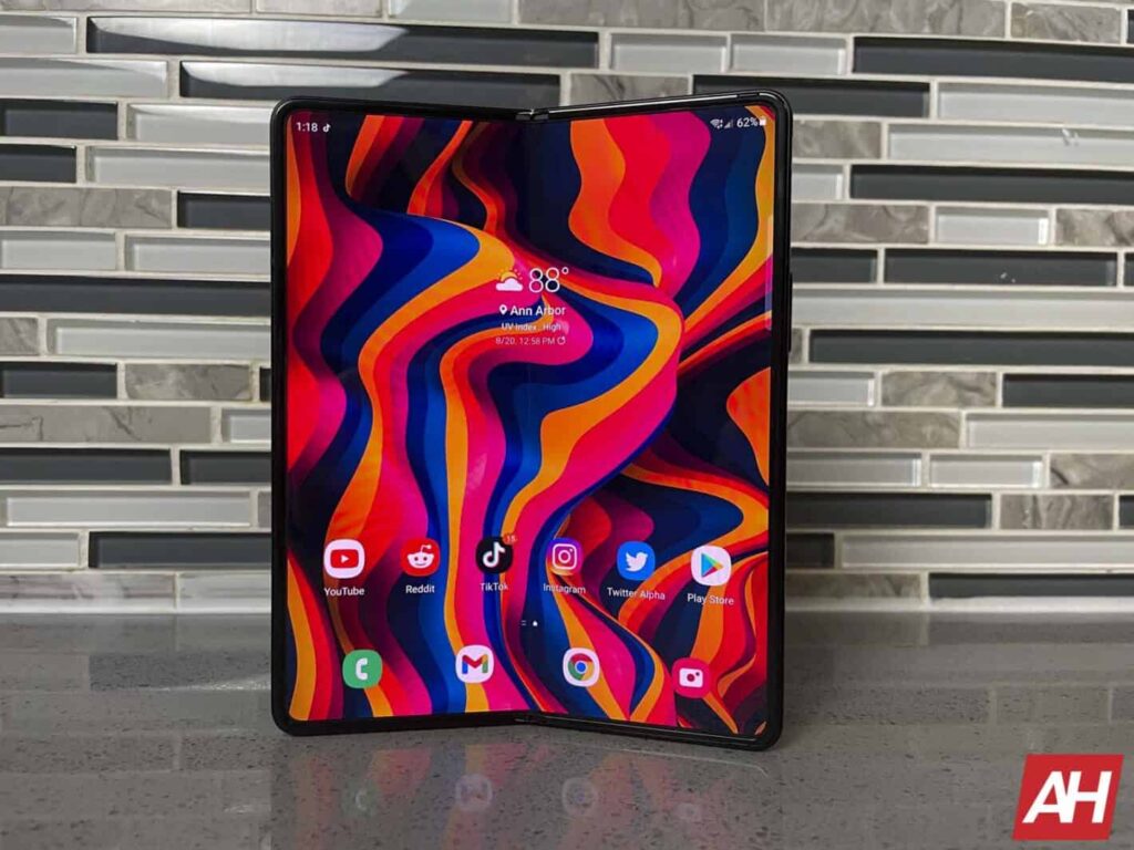 Samsung Could Launch A THIRD Foldable This Year Samsung Could Launch A THIRD Foldable This Year缩略图