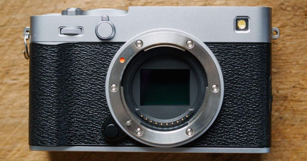 Fujifilm X-E5 Mirrorless Camera Review: Compact Color Science in a Retro Package Fujifilm X-E5 Mirrorless Camera Review: Compact Color Science in a Retro Package