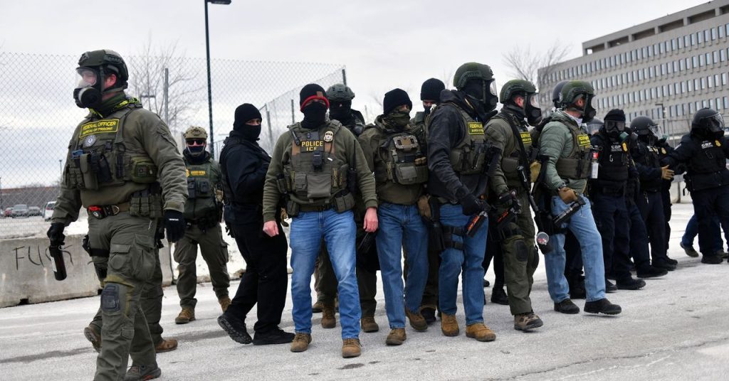 ICE Pretends It’s a Military Force. Its Tactics Would Get Real Soldiers Killed