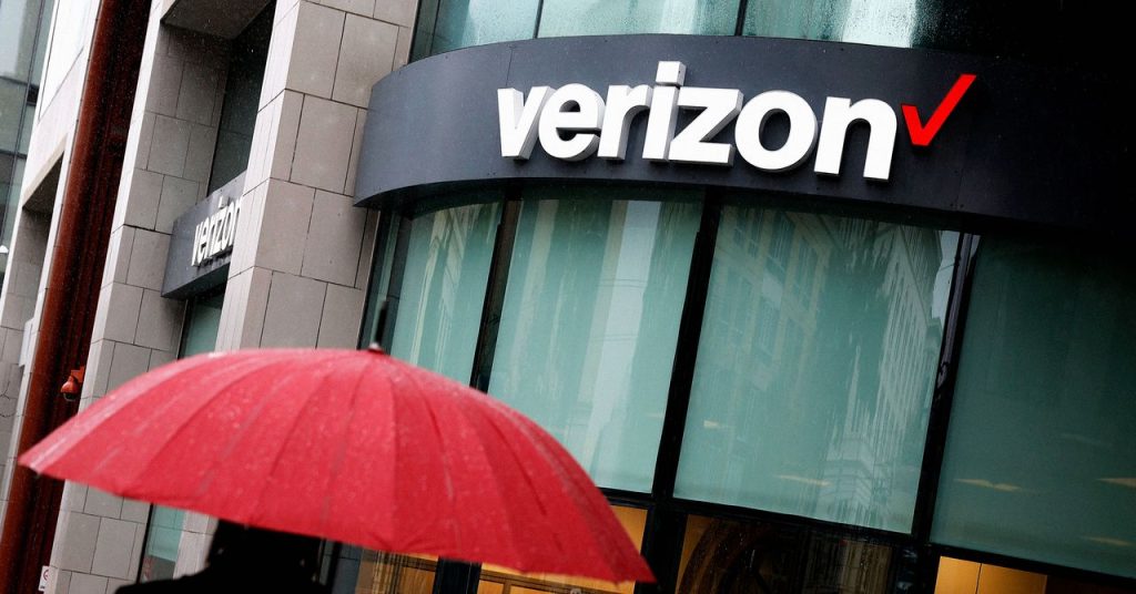 Verizon Outage Knocks Out US Mobile Service, Including Some 911 Calls Verizon Outage Knocks Out US Mobile Service, Including Some 911 Calls