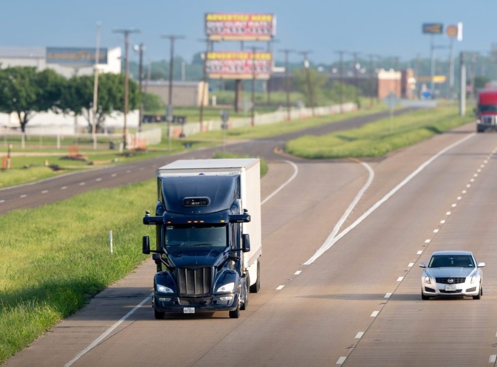 Aurora’s driverless trucks can now travel farther distances faster than human drivers Aurora’s driverless trucks can now travel farther distances faster than human drivers