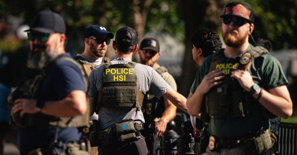 Inside the Homeland Security Forum Where ICE Agents Talk Shit About Other Agents Inside the Homeland Security Forum Where ICE Agents Talk Shit About Other Agents