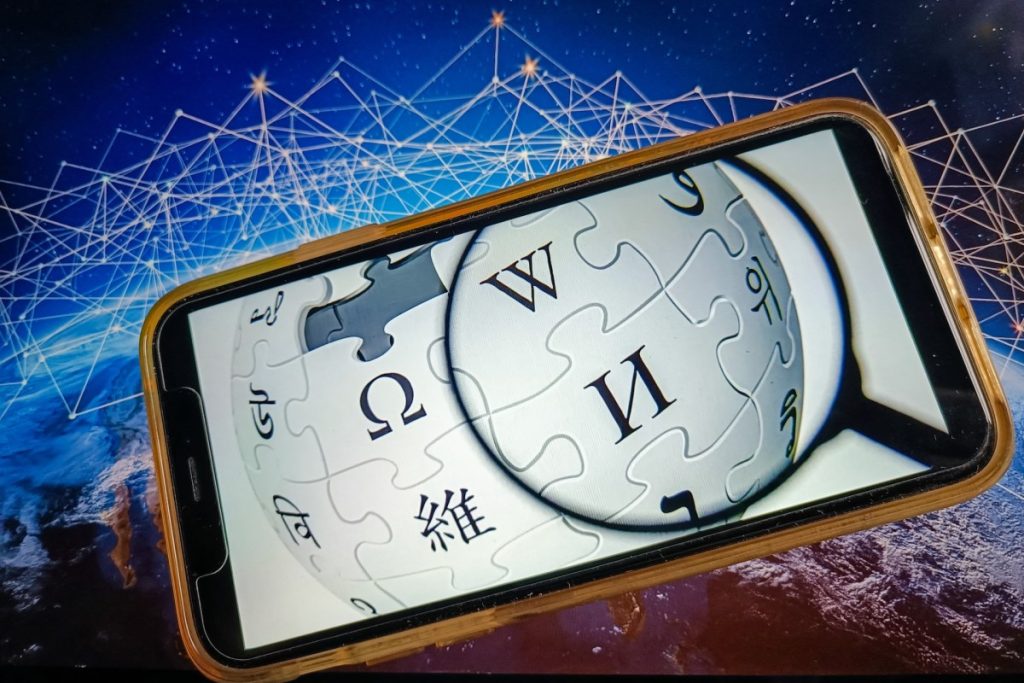 Wikipedia cracks down on the use of AI in article writing Illustration of the Wikipedia website application