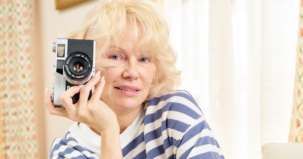 Pamela Anderson Joins Aerie in Calling Out AI Fakery in Ads Pamela Anderson Joins Aerie in Calling Out AI Fakery in Ads