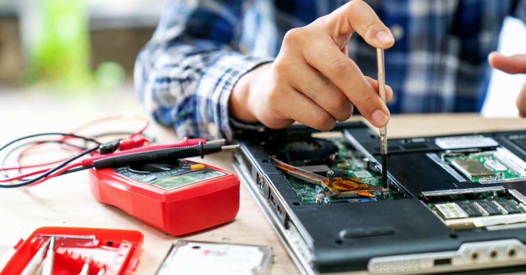 Tech Companies Are Trying to Neuter Colorado's Landmark Right to Repair Law Tech Companies Are Trying to Neuter Colorado's Landmark Right to Repair Law
