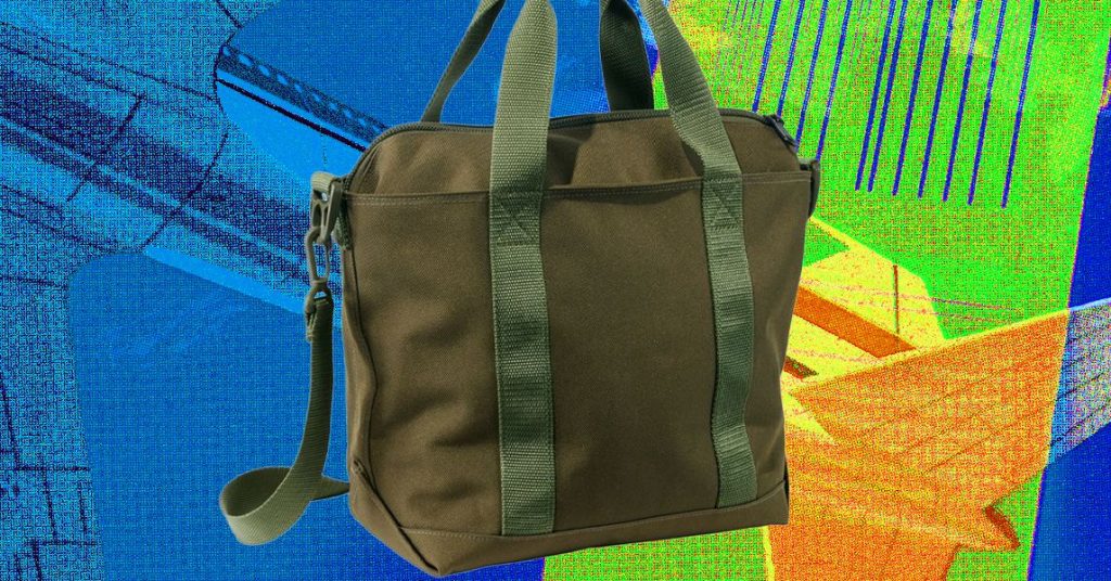 L.L.Bean's Zip Hunter's Tote Is the Only Carryall You Need L.L.Bean's Zip Hunter's Tote Is the Only Carryall You Need