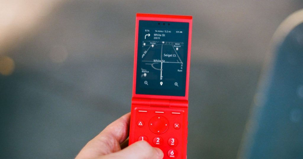 The Light Flip Is the Stylish Dumb Flip Phone of Your Dreams The Light Flip Is the Stylish Dumb Flip Phone of Your Dreams